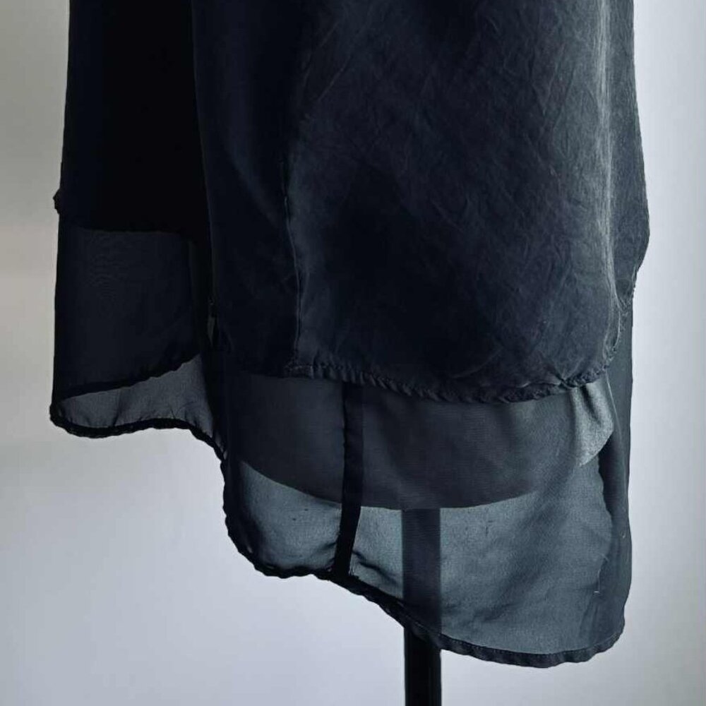 RUDSAK Black Cupro-Viscose Layered Sleeveless Blouse with Keyhole Back – US L - Picture 7 of 12